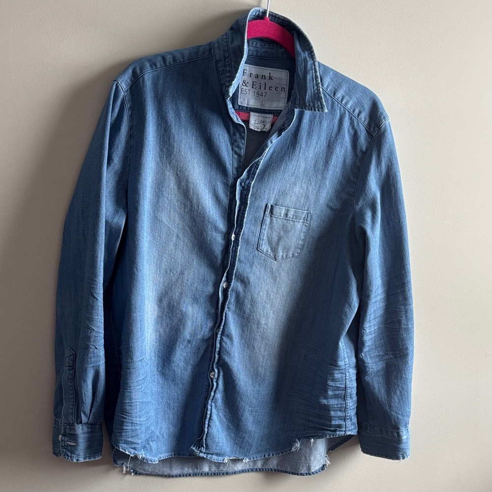 Frank & Eileen Classic Eileen Denim Button-Up women’s shirt, sz L